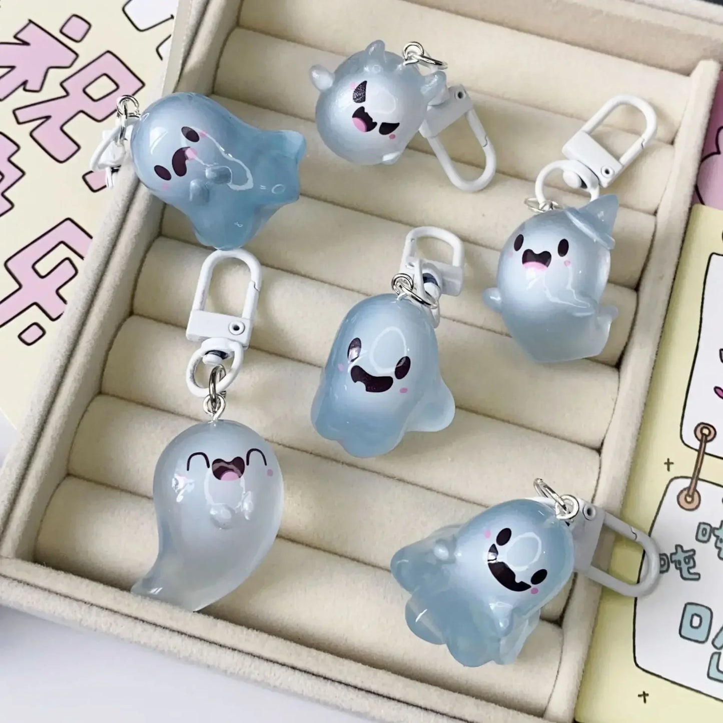 Glow Ghost Halloween Nyckelring 👻✨